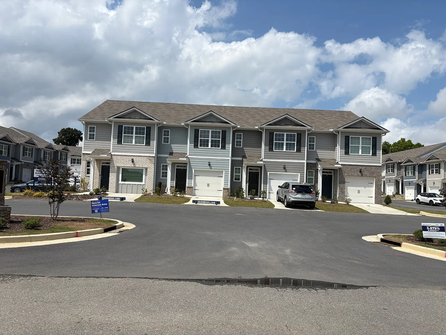 3 bed, 2.5 bath, 1418 sqft, $1,650 — Photo 3