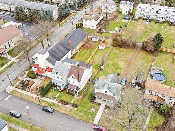 2nd image of 509 2nd St