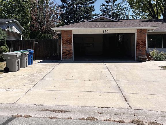 3rd image of 570 S Bighorn Dr