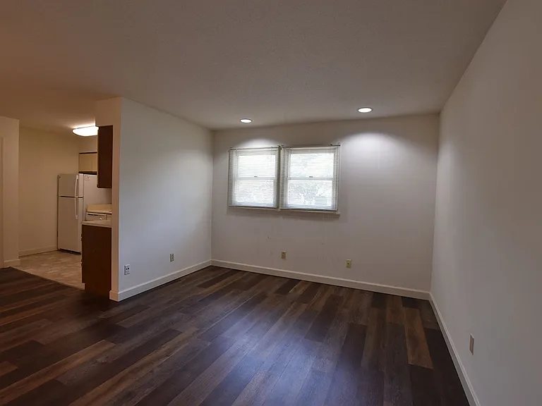 507 W Green St — Photo 12