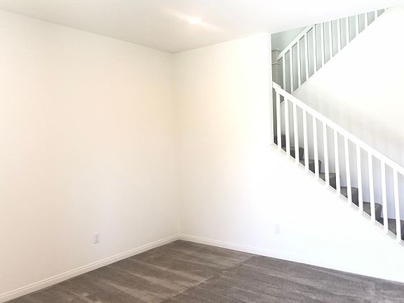 4th image of 2735 E Howlett Ln