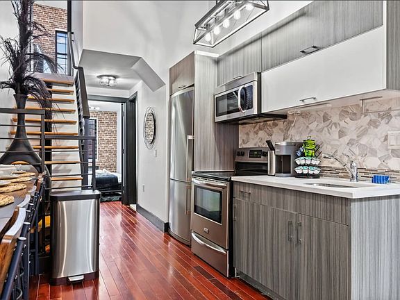 4th image of 1436 De Kalb Ave #3L