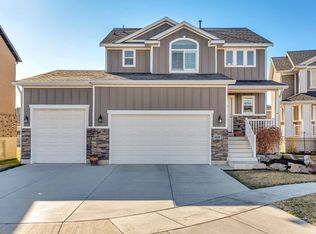 1438 S Primrose Ln, Syracuse, UT 84075