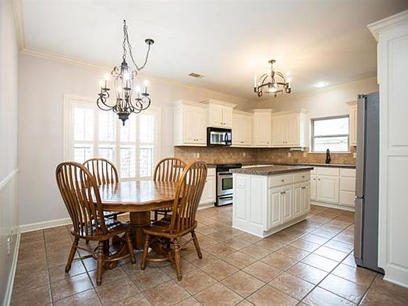 4th image of 2601 Sweetgrass Dr