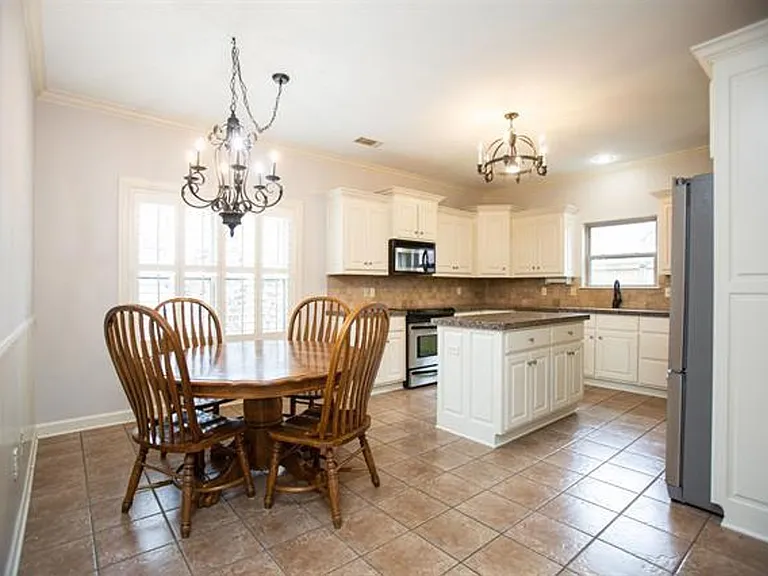 2601 Sweetgrass Dr — Photo 4
