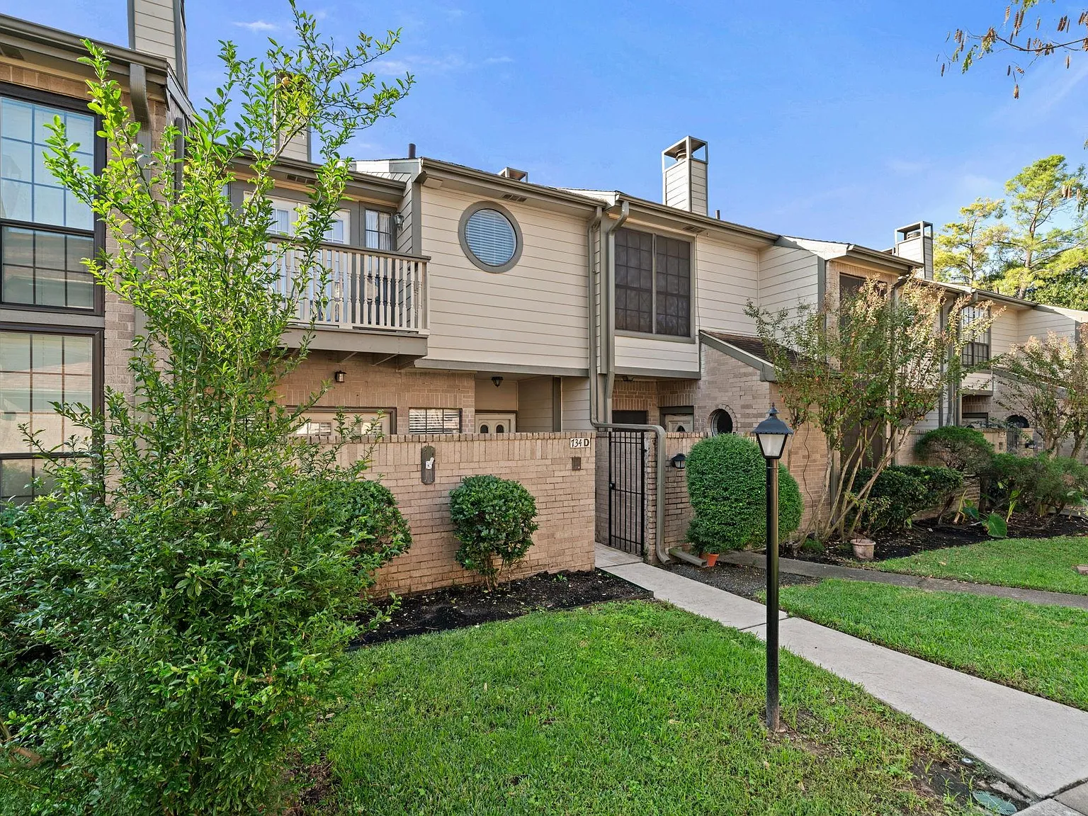 2 bed, 2.5 bath, 1351 sqft, $1,790 — Photo 1