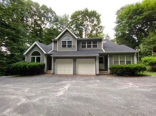 34 Hammond Rd, Glen Cove, NY 11542