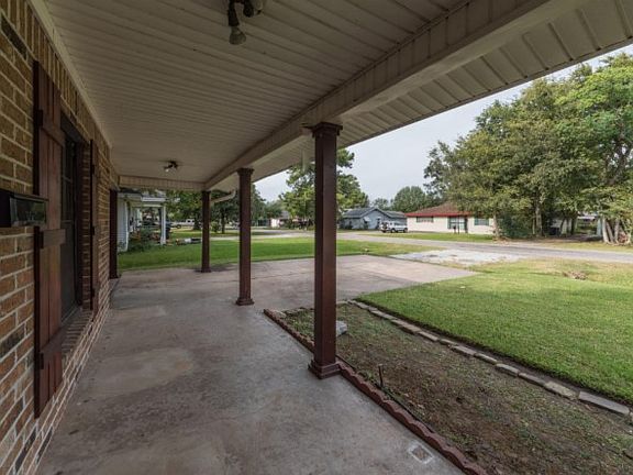 4th image of 716 S 10th St