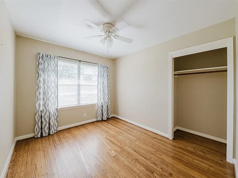 5210 De Lange Ln — Photo 23