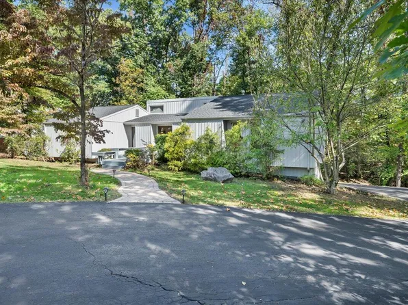 4842 Hunting Hills Dr, Roanoke, VA 24018