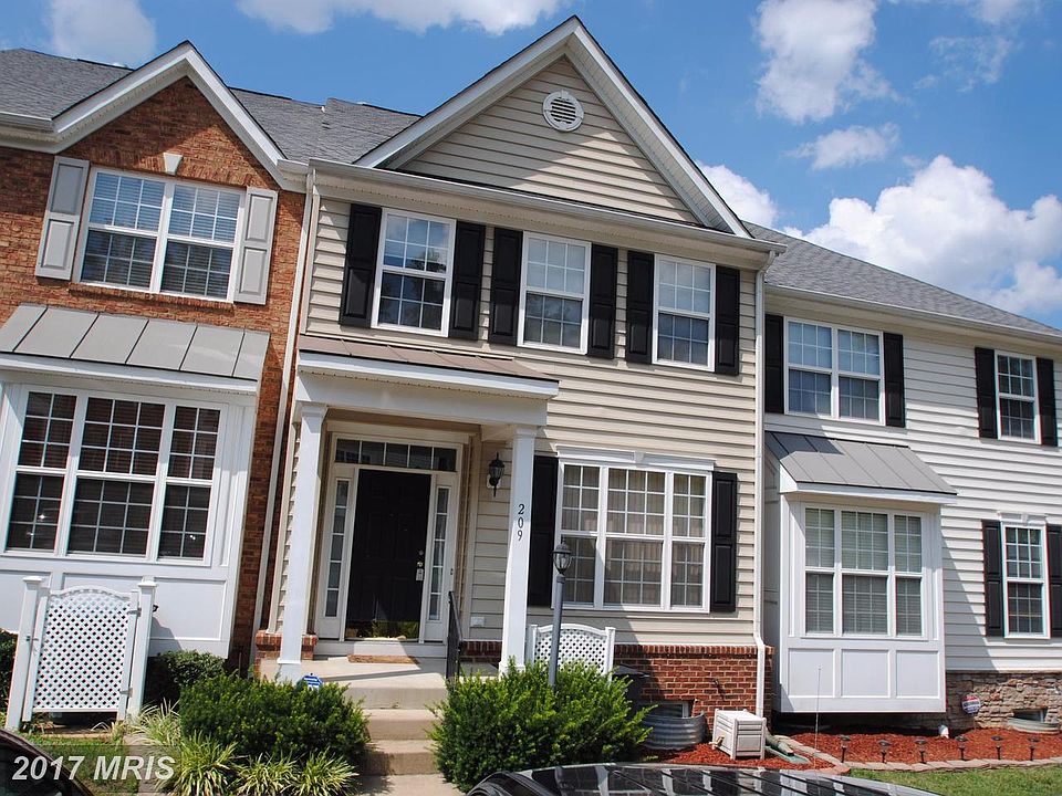 1st image of 209 Breakers Edge Ct
