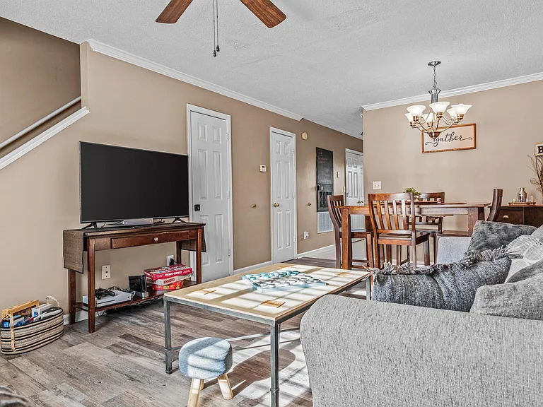 100 Woodstone Dr #18 — Photo 3