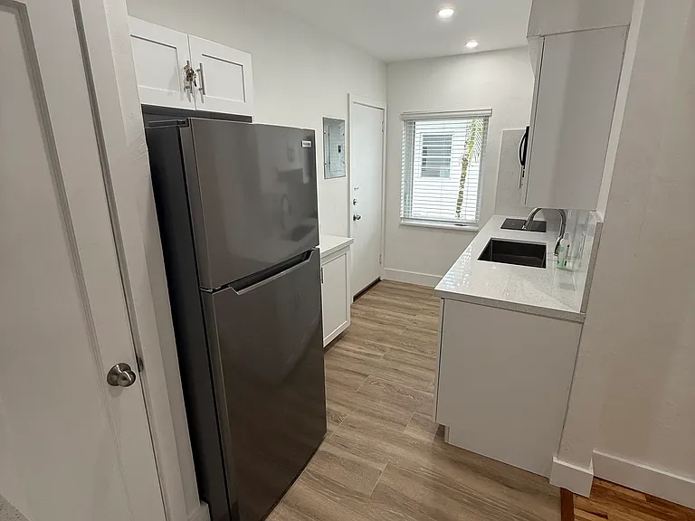 406 Malaga Ave #3 — Photo 2