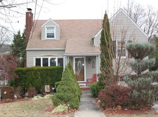 45 Devonshire Rd, Cedar Grove, NJ 07009