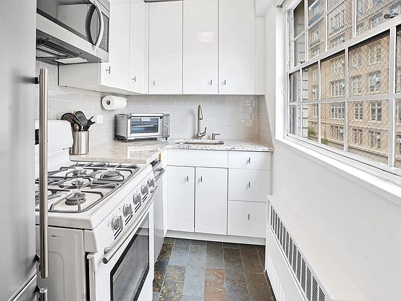 4th image of 142 E 16th St APT 8C