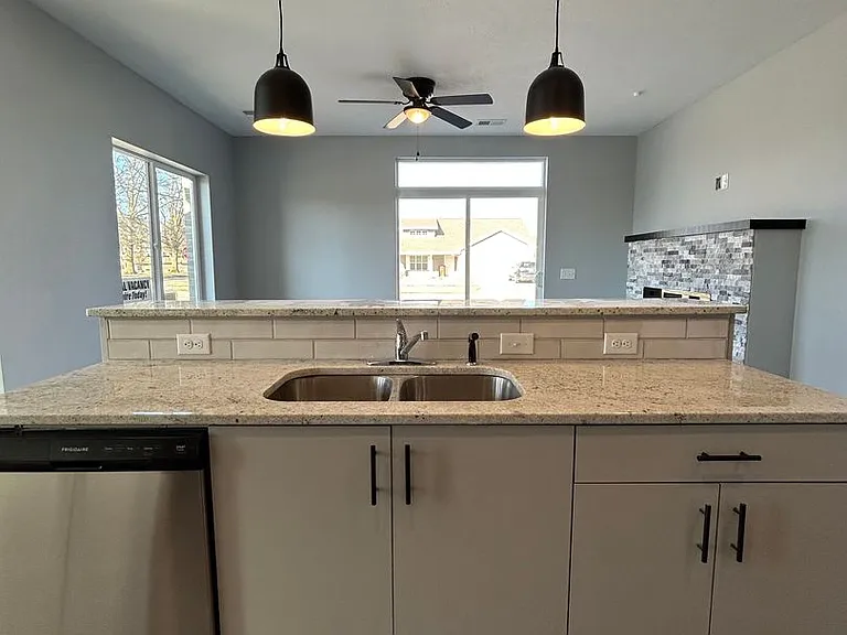 2724 Silver St — Photo 90