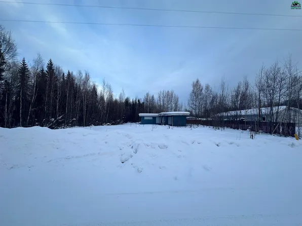 2392 Homestead Dr, North Pole, AK 99705