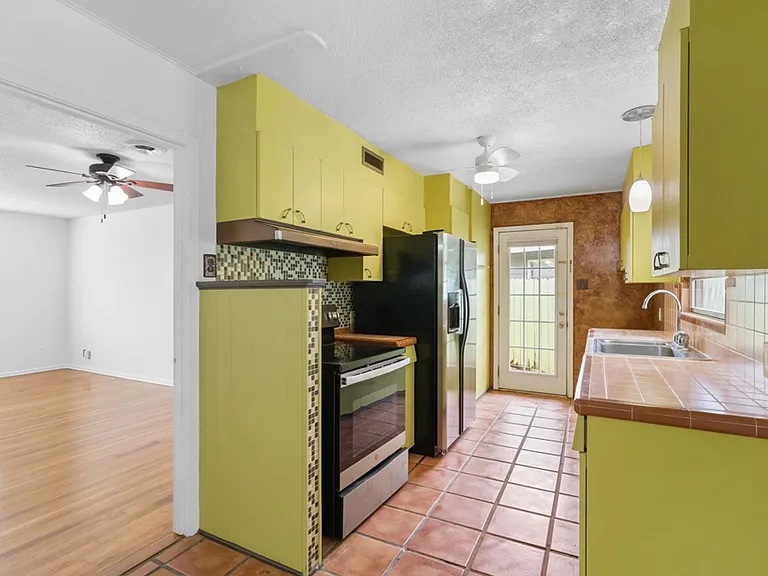 123 Westchester Dr — Photo 12