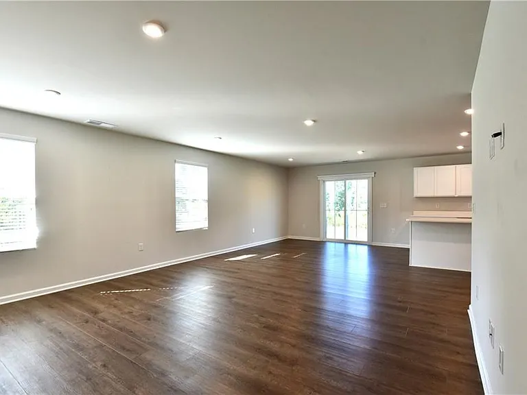 8421 Limerick Ln — Photo 6