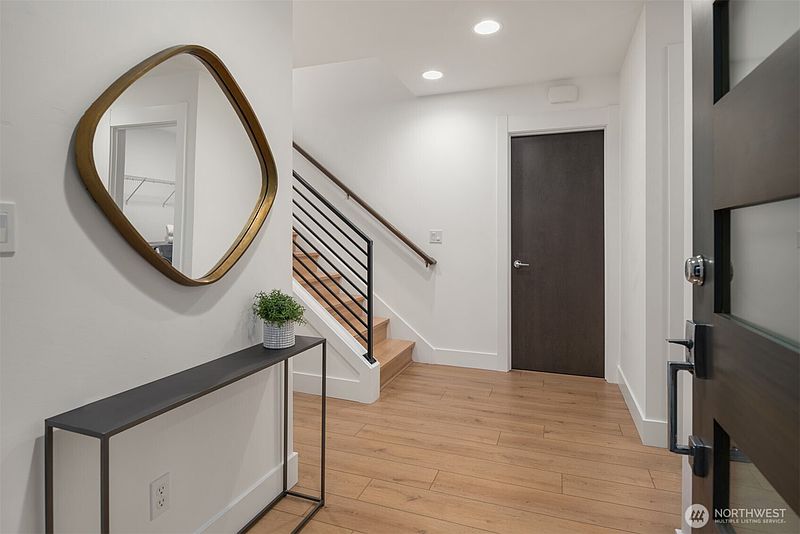5th image of 5634 Fauntleroy Way SW #B