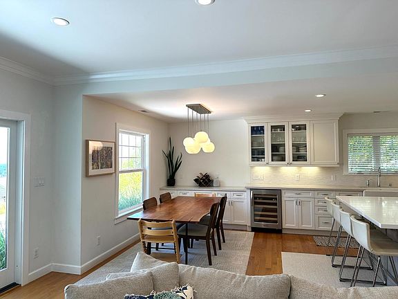 4th image of 947 Edgecliff Way