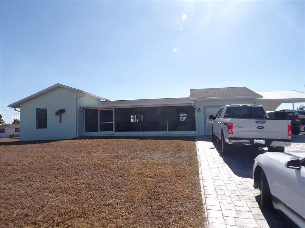 3 bed, 2.0 bath, 1056 sqft, $4,100 — Photo 1