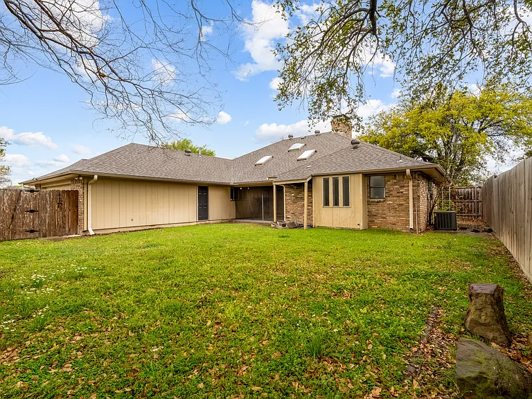 9922 Hickory Xing — Photo 36