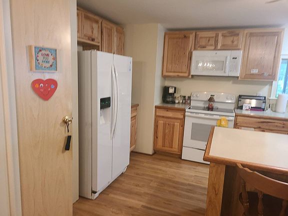 4th image of 387 Prince Charles Ct
