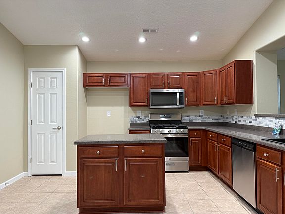 4th image of 8027 Sierra Altos Pl NW