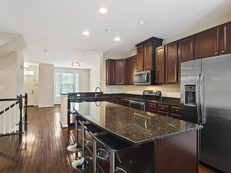 11675 Emerald Green Dr — Photo 2