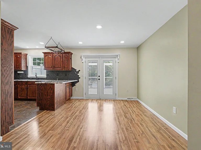 335 Cindy Dr — Photo 8