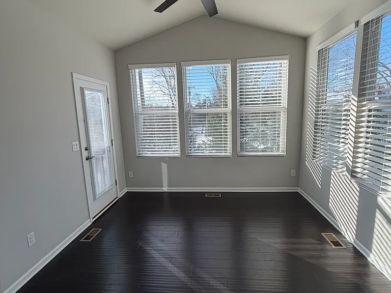 31065 Tremont Ln — Photo 16