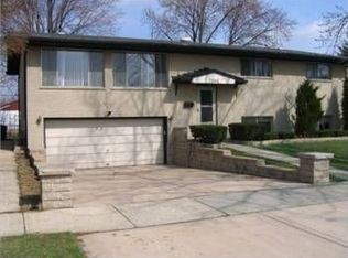 7906 Davis St, Morton Grove, IL 60053