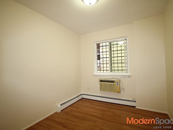 4th image of 3252 38th St APT 1F