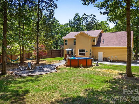 4th image of 802 White Oaks Cir