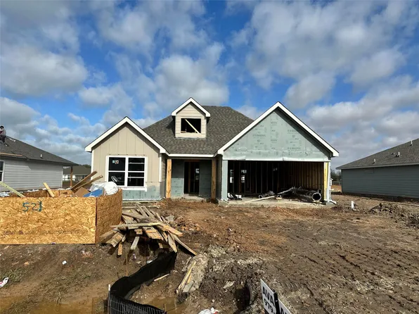 521 Harvest Lake Dr, Snook, TX 77878