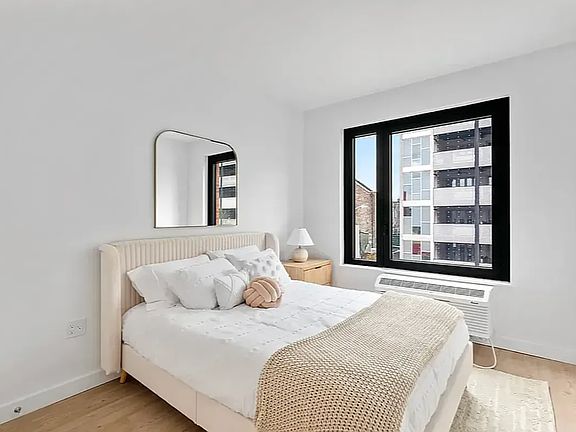 5th image of 827 Sterling Pl #4P
