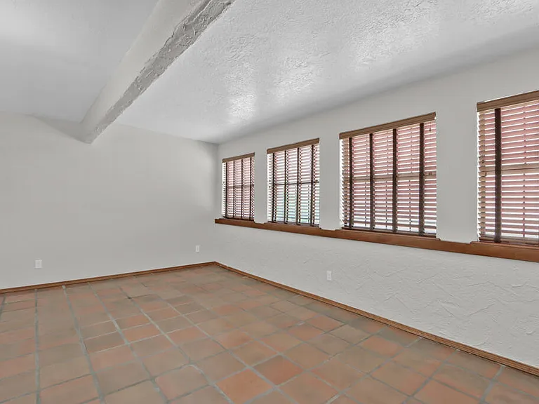 730 N Resler Dr #B — Photo 36