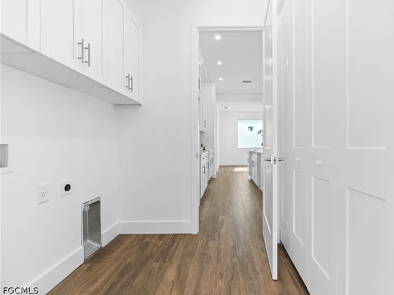 2803 44th St SW — Photo 31