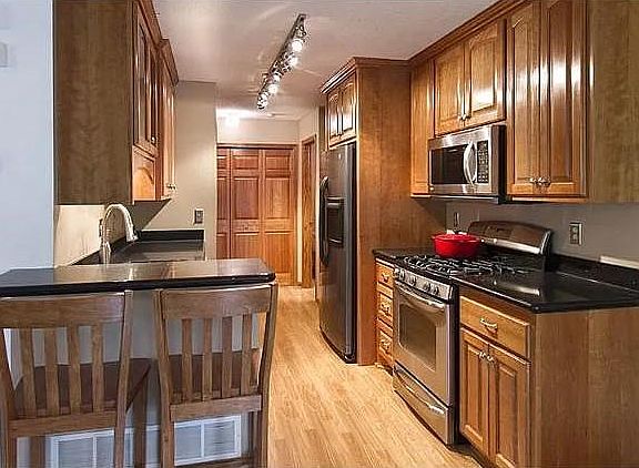5th image of 1131 Pecks Woods Dr