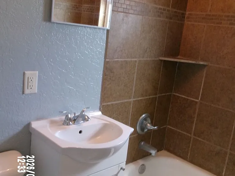 220 SW 24th St — Photo 27