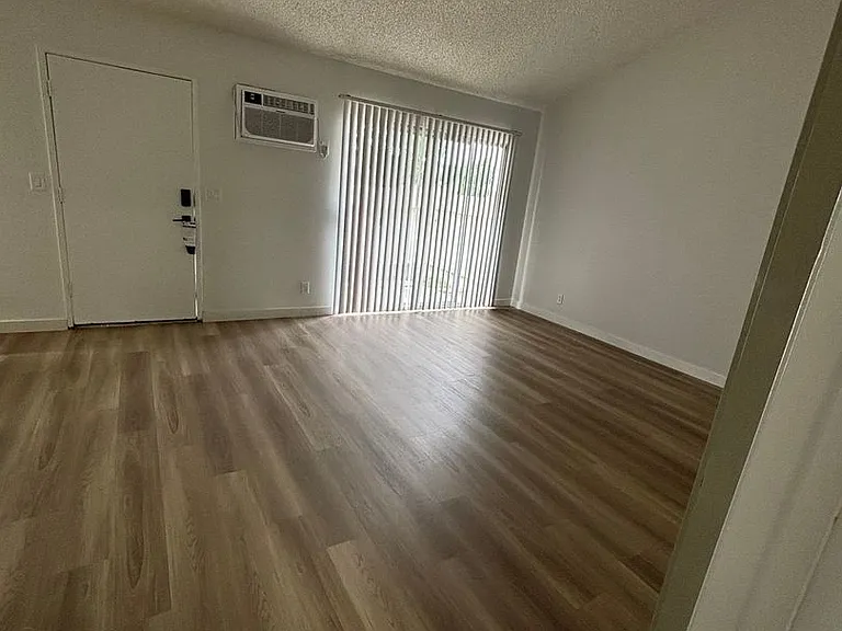 WOODCREST APARTMENTS — Photo 21