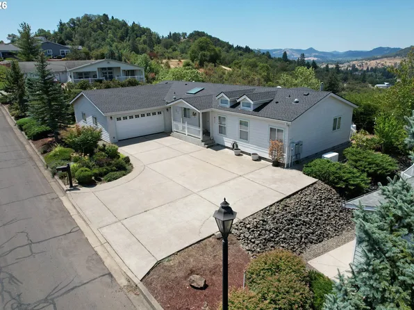 411 Highland Vista Ln, Roseburg, OR 97471