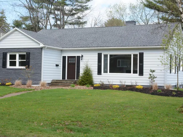 223 Machell Ave, Dallas, PA 18612