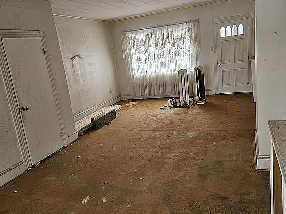 5th image of 216 E North St