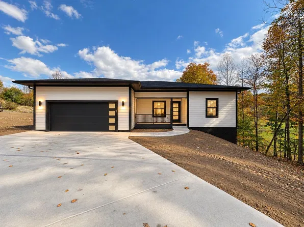 202 King Dr, Kingwood, WV 26537