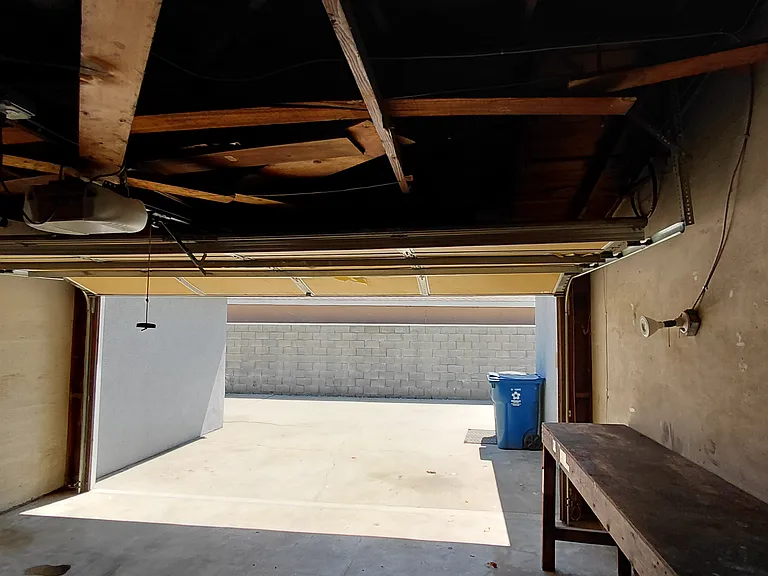 4824 1/4 E Live Oak St — Photo 17