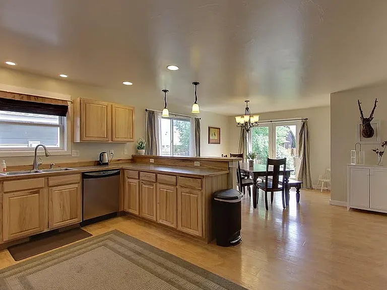 972 Yellowstone Ave — Photo 5