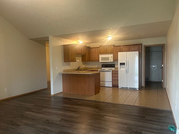 2nd image of 1090 Northwood Ave #1090