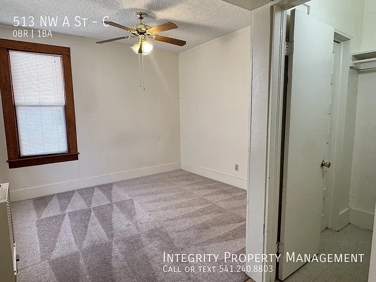 513 NW A St #C — Photo 16